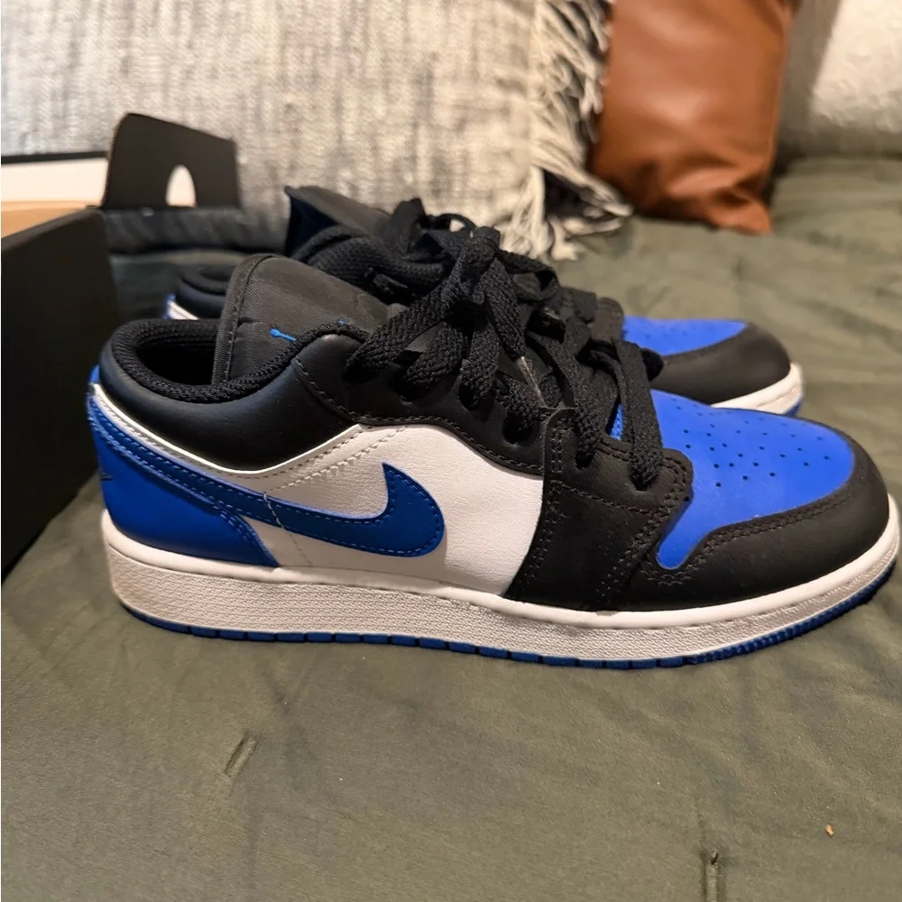 Nike Women’s Low-Top Sneakers in Blue, White & Black